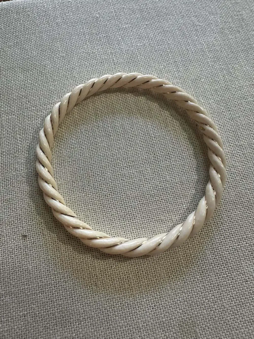 ✨Vintage 14KT Yellow Gold Inlay Cream Enamel Corrugated Twist Bangle Bracelet